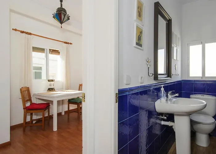 Extramuros Town House With Roof Terrace And Sea View In The Center Of Conil