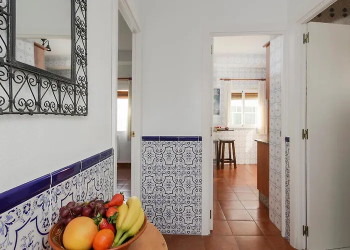 Extramuros Town House With Roof Terrace And Sea View In The Center Of Conil Semesterbostad