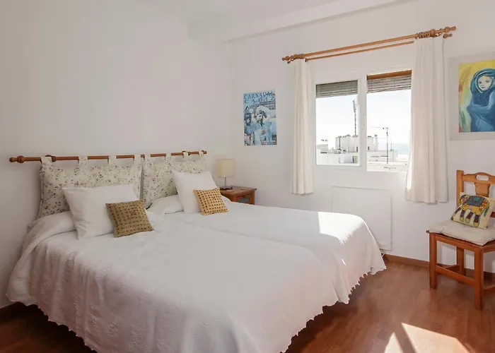 Extramuros Town House With Roof Terrace And Sea View In The Center Of Conil