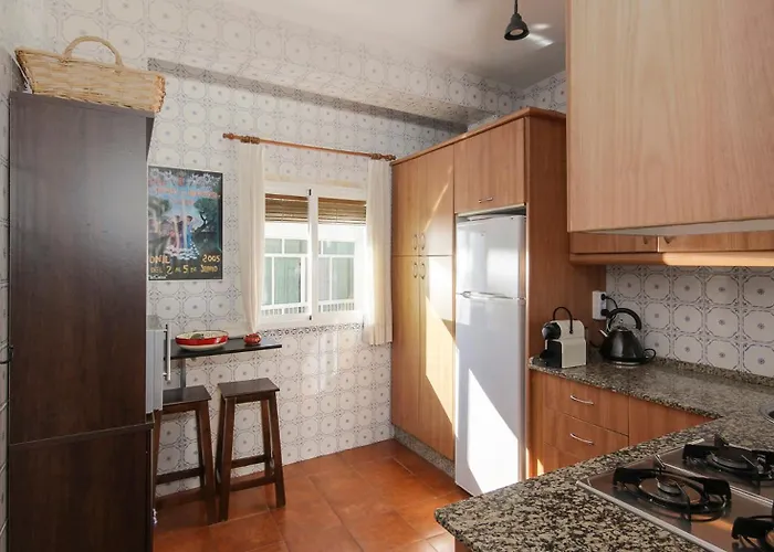 Extramuros Town House With Roof Terrace And Sea View In The Center Of Conil Semesterbostad *